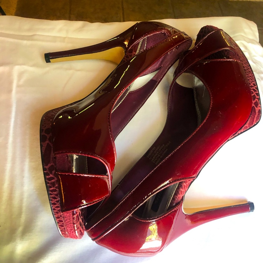Whitehouse/Blackmarket, wine colored heels, size 9